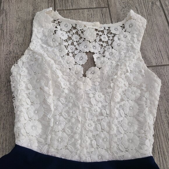 B. Darlin women's white and navy sleeveless laced dress size 0 - Picture 7 of 16